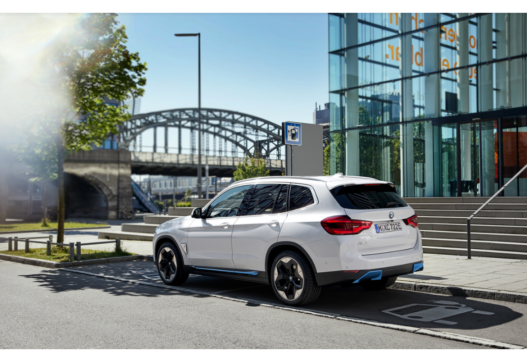 BMW IX3 이미지 7