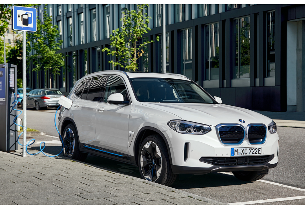 BMW IX3 이미지 8