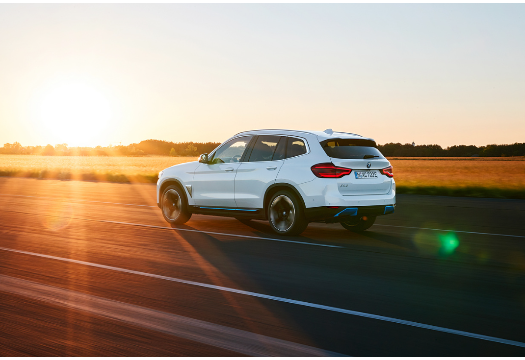 BMW IX3 이미지 4